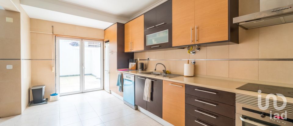 Town house T5 in Corroios of 186 m²