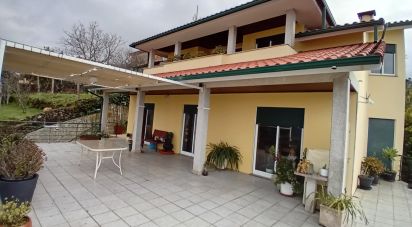 House T4 in Vila e Roussas of 240 m²