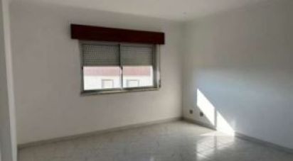 Apartment T2 in Queluz e Belas of 77 m²
