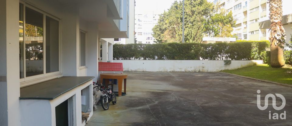 Apartment T2 in Oeiras e São Julião da Barra, Paço de Arcos e Caxias of 91 m²