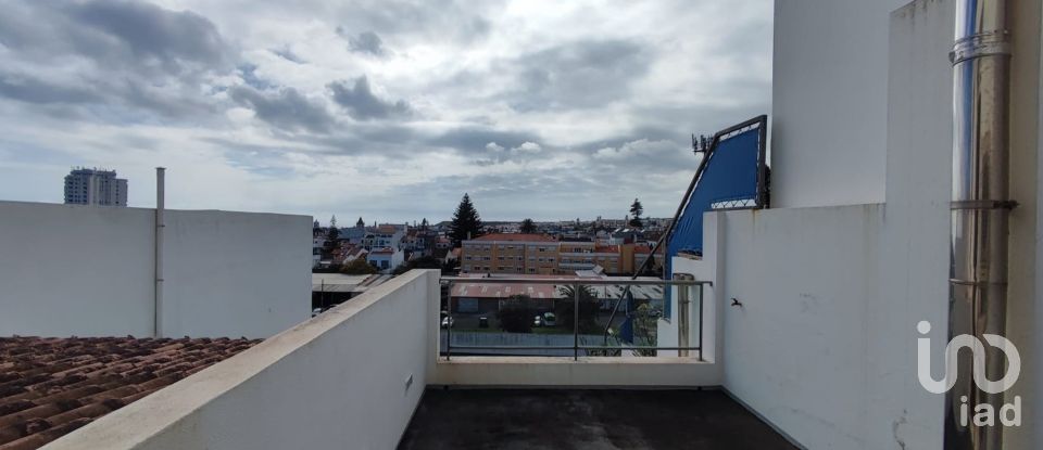 Casa de Cidade T4 em Ponta Delgada (São Pedro) de 208 m²