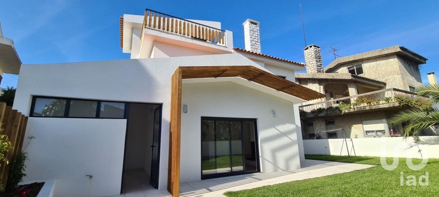 House T4 in Carnaxide e Queijas of 202 m²