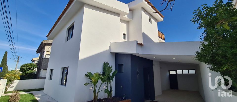 House T4 in Carnaxide e Queijas of 202 m²