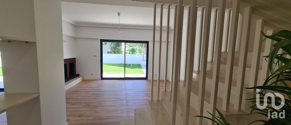 House T4 in Carnaxide e Queijas of 202 m²