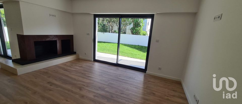 House T4 in Carnaxide e Queijas of 202 m²