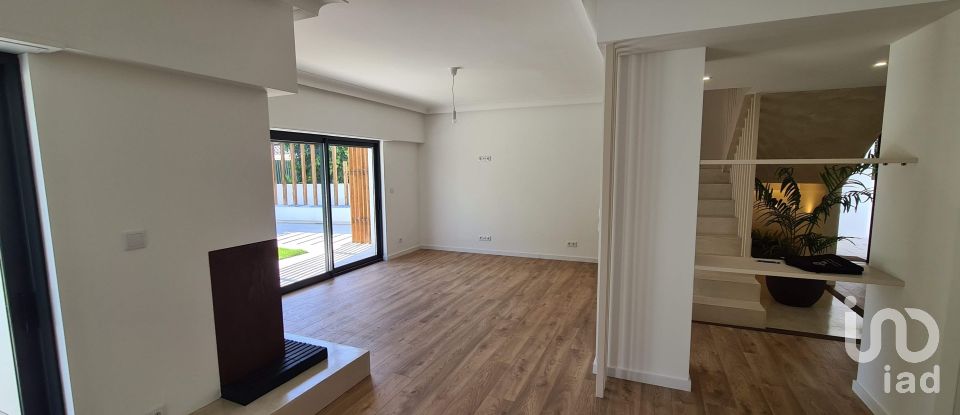 House T4 in Carnaxide e Queijas of 202 m²