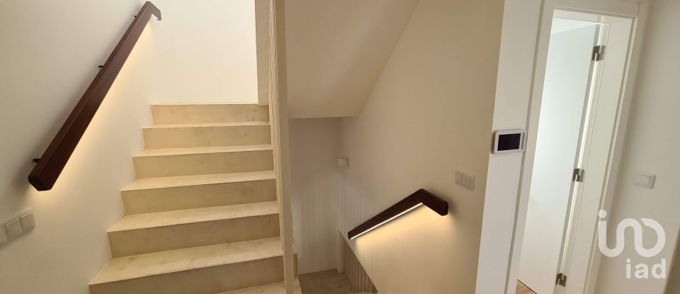 House T4 in Carnaxide e Queijas of 202 m²