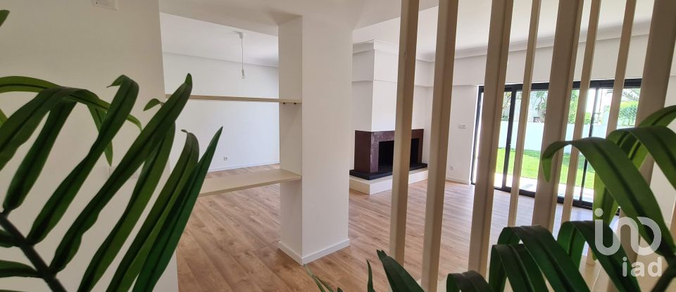 House T4 in Carnaxide e Queijas of 202 m²