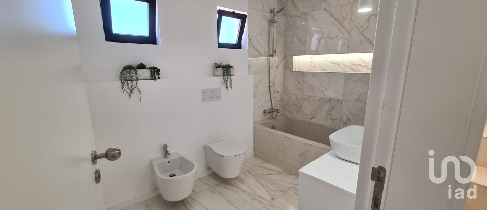 House T4 in Carnaxide e Queijas of 202 m²