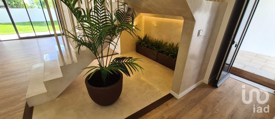 House T4 in Carnaxide e Queijas of 202 m²