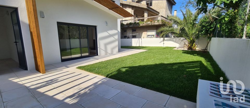 House T4 in Carnaxide e Queijas of 202 m²