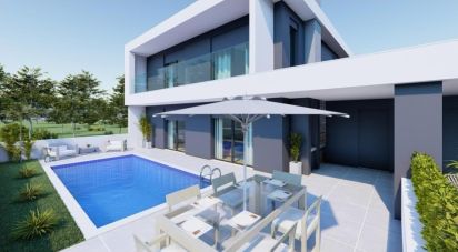 House T4 in Amora of 198 m²