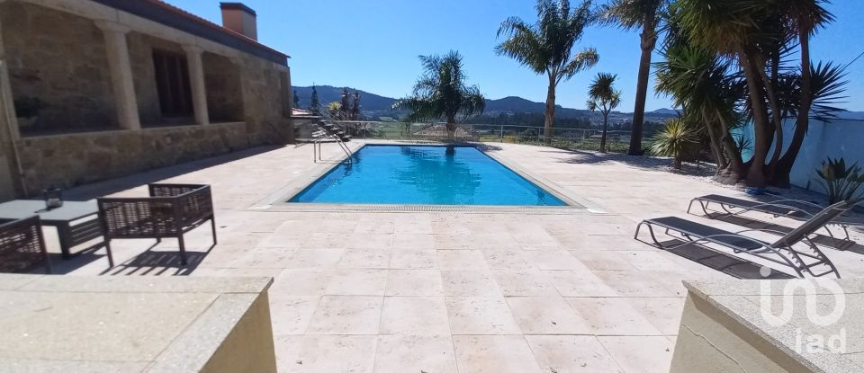 Casa T4 em Airó de 452 m²