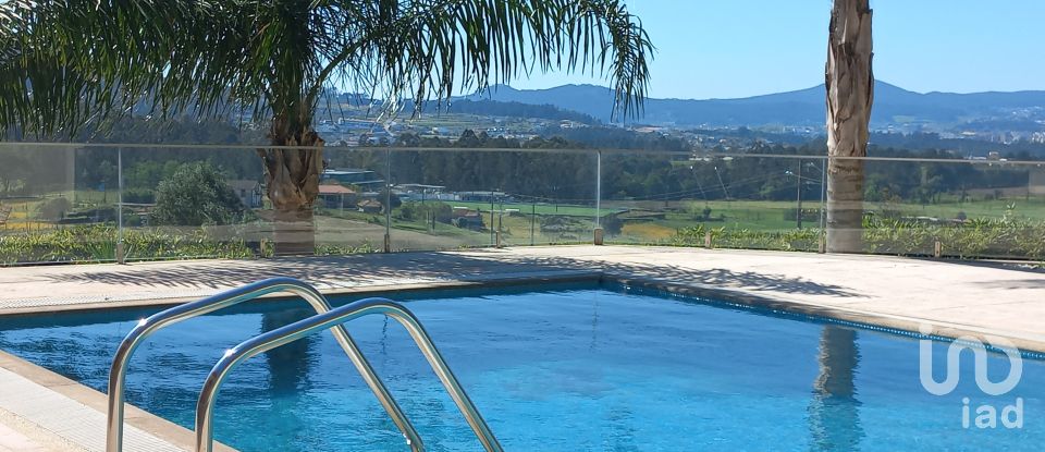 Casa T4 em Airó de 452 m²