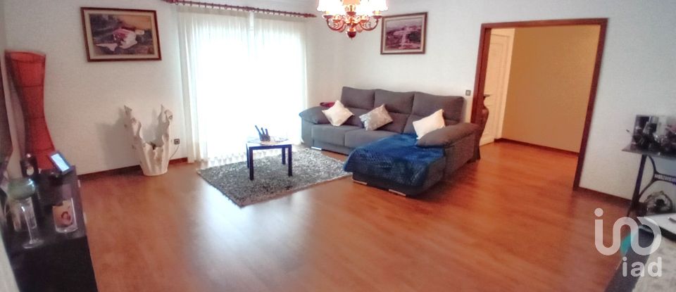 Casa de aldeia T5 em Esqueiros, Nevogilde e Travassós de 700 m²