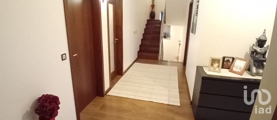 Casa de aldeia T5 em Esqueiros, Nevogilde e Travassós de 700 m²