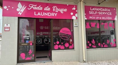 Boutique/Local commercial à Vieira de Leiria de 60 m²