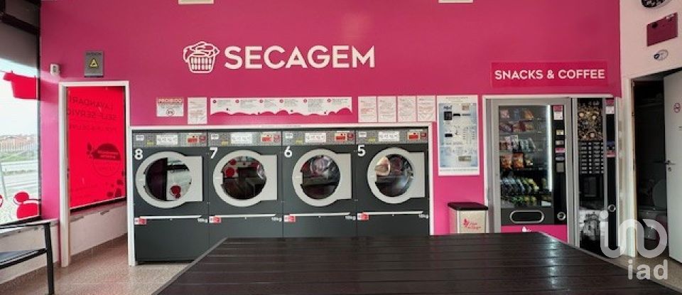 Boutique/Local commercial à Vieira de Leiria de 60 m²