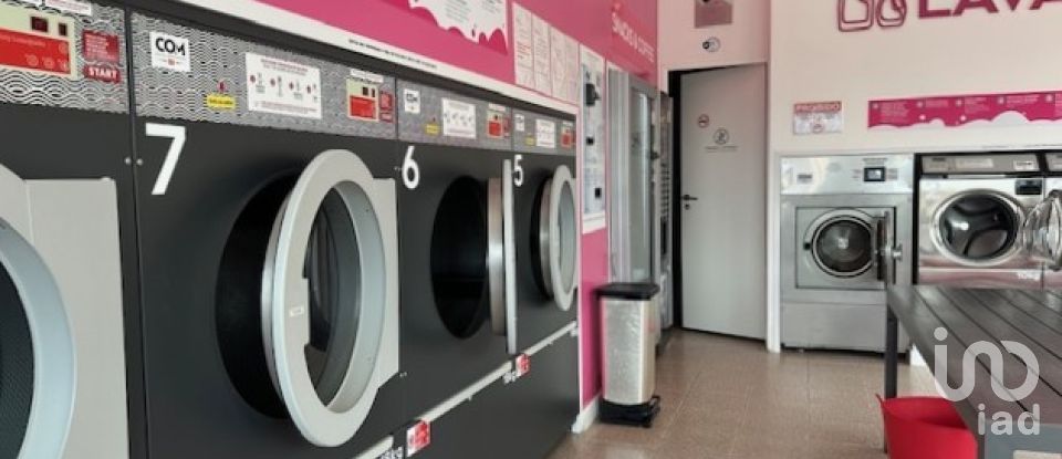 Boutique/Local commercial à Vieira de Leiria de 60 m²