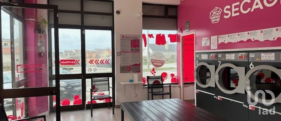 Boutique/Local commercial à Vieira de Leiria de 60 m²