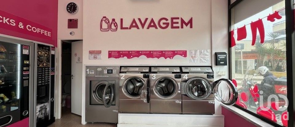Boutique/Local commercial à Vieira de Leiria de 60 m²
