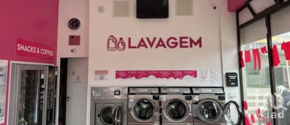 Boutique/Local commercial à Vieira de Leiria de 60 m²