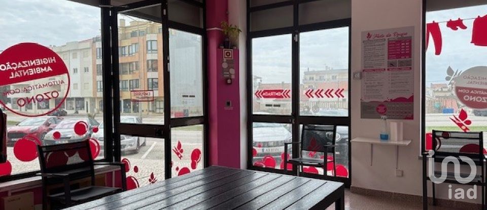 Boutique/Local commercial à Vieira de Leiria de 60 m²