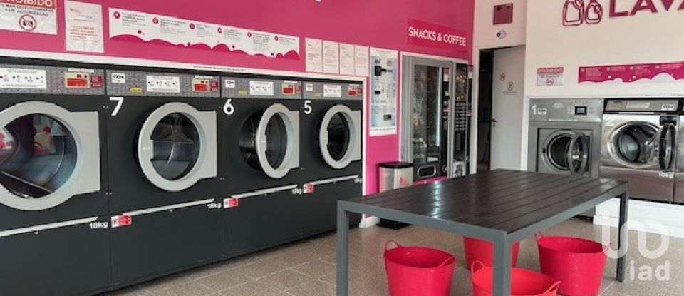 Boutique/Local commercial à Vieira de Leiria de 60 m²