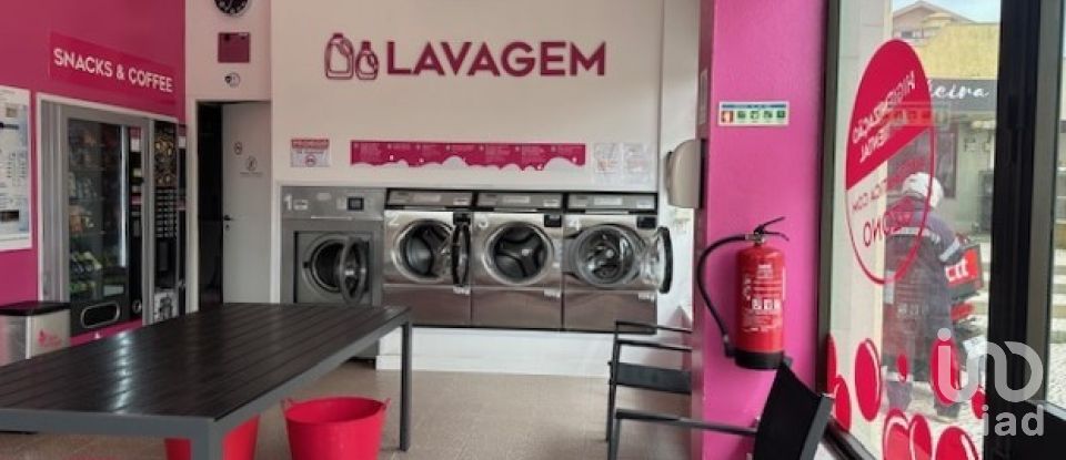 Boutique/Local commercial à Vieira de Leiria de 60 m²