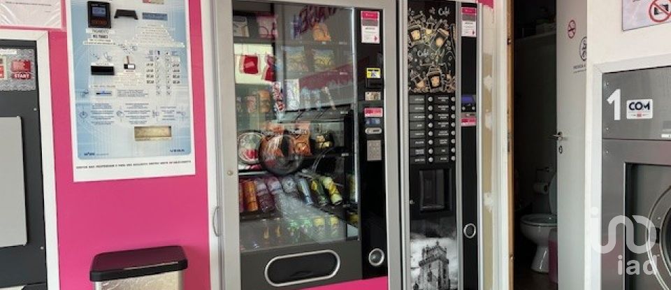 Boutique/Local commercial à Vieira de Leiria de 60 m²