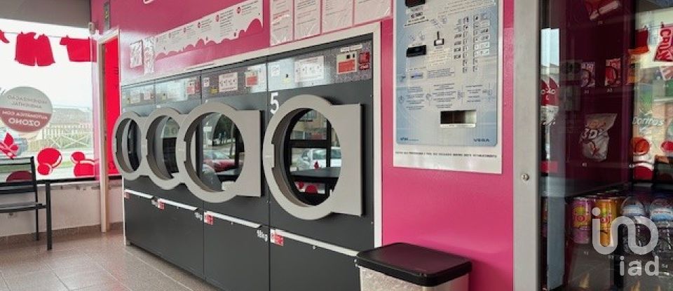 Boutique/Local commercial à Vieira de Leiria de 60 m²