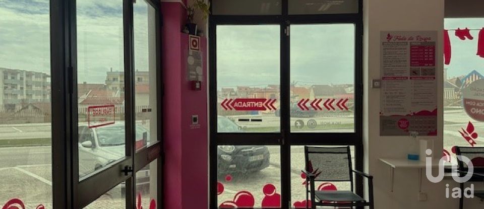 Boutique/Local commercial à Vieira de Leiria de 60 m²