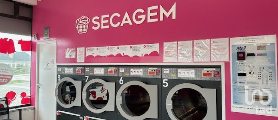 Boutique/Local commercial à Vieira de Leiria de 60 m²