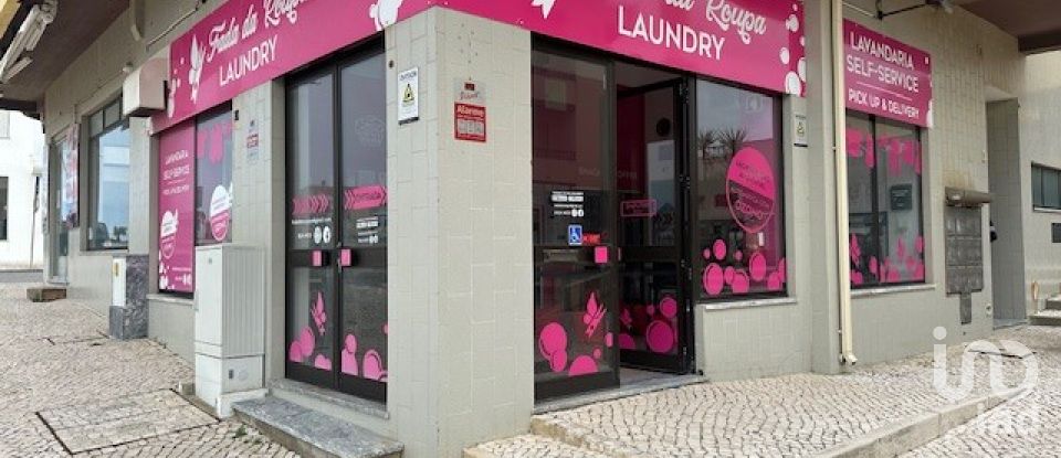 Boutique/Local commercial à Vieira de Leiria de 60 m²