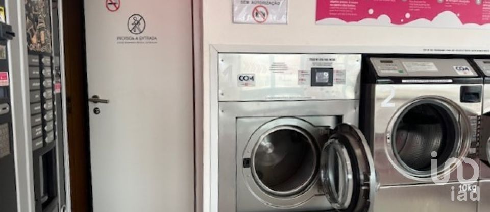 Boutique/Local commercial à Vieira de Leiria de 60 m²