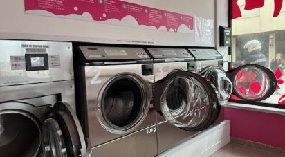 Shop / premises commercial in Vieira de Leiria of 60 m²