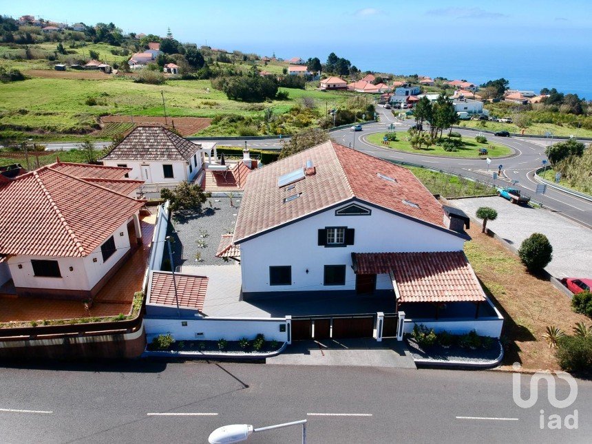 Lodge T4 in Prazeres of 700 m²
