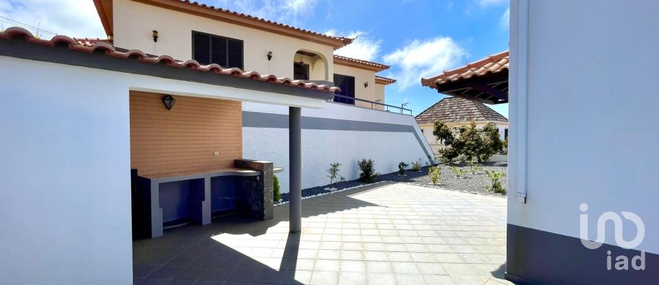 Lodge T4 in Prazeres of 700 m²