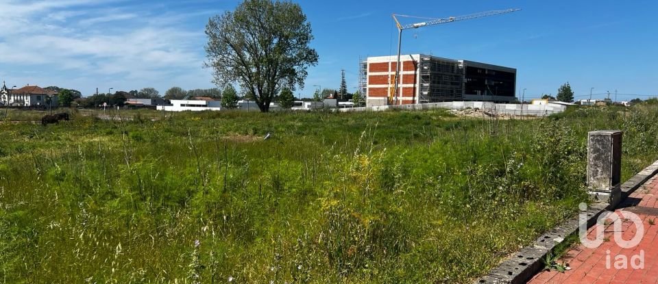 Terrain à Avanca de 851 m²