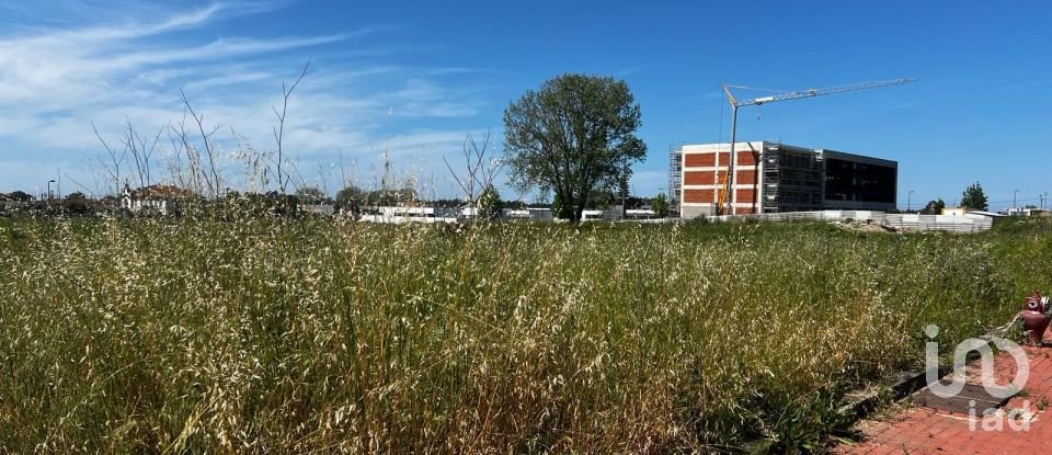 Terrain à Avanca de 1 370 m²