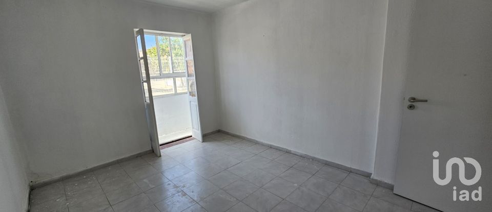 Apartment T1 in Baixa Da Banheira E Vale Da Amoreira of 47 m²