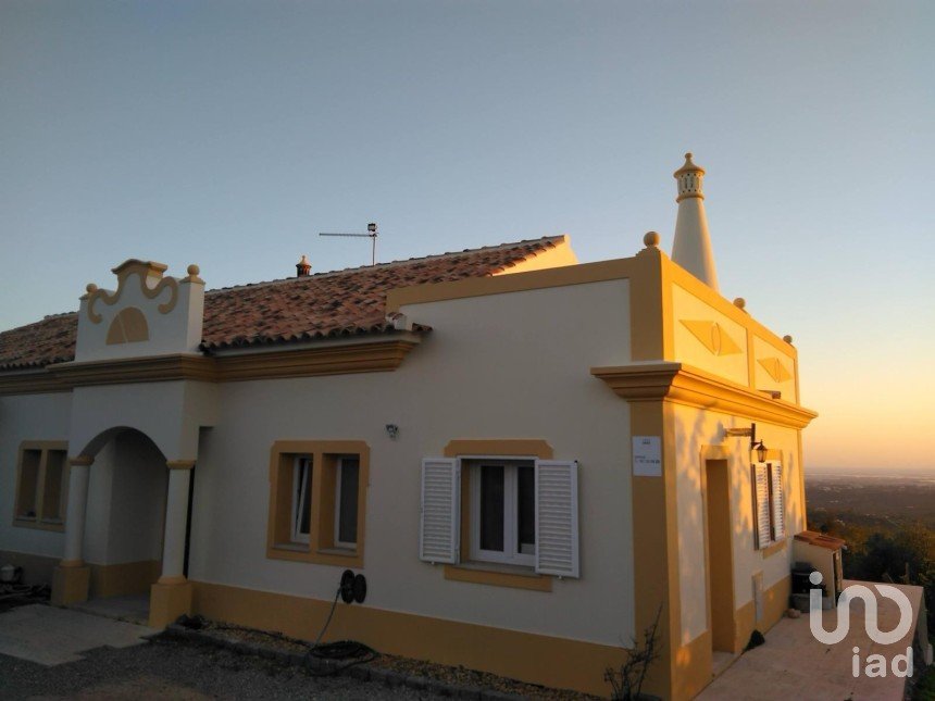 House T3 in Conceição e Estoi of 185 m²