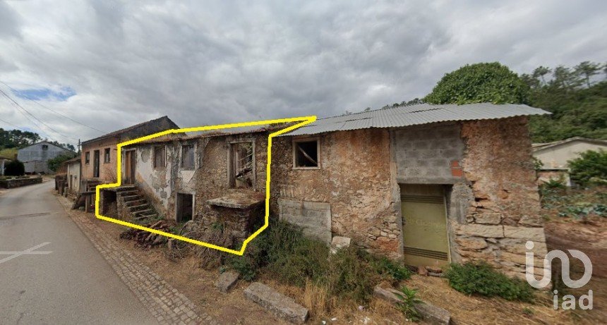 Maison de village T0 à Cumeeira de 63 m²