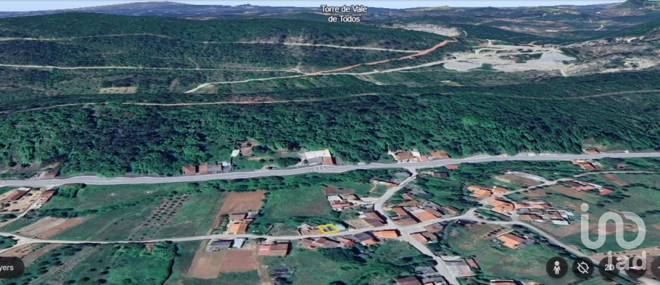 Maison de village T0 à Cumeeira de 63 m²