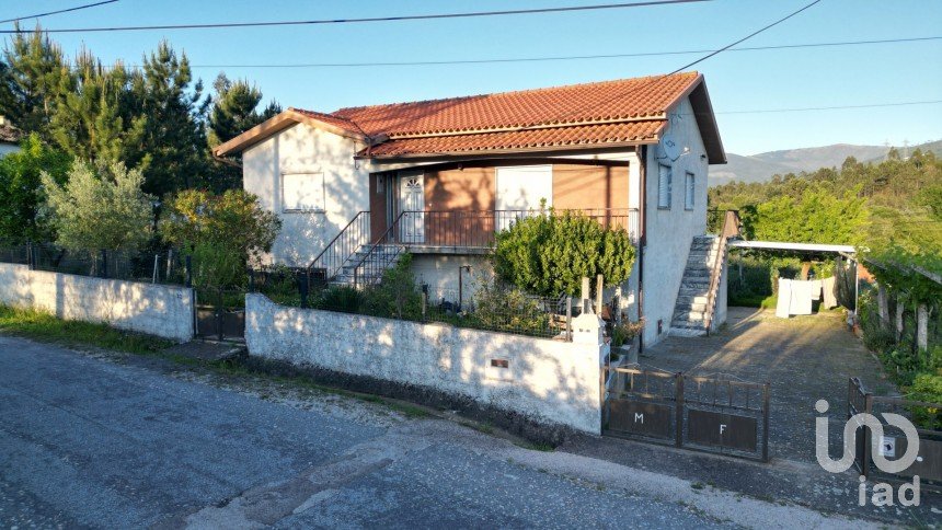 Maison de village T4 à Miranda do Corvo de 284 m²