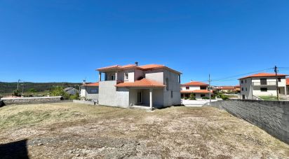 Casa / Villa T3 em Aguiar da Beira e Coruche de 367 m²