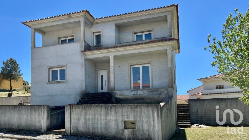 House T3 in Aguiar da Beira e Coruche of 367 m²