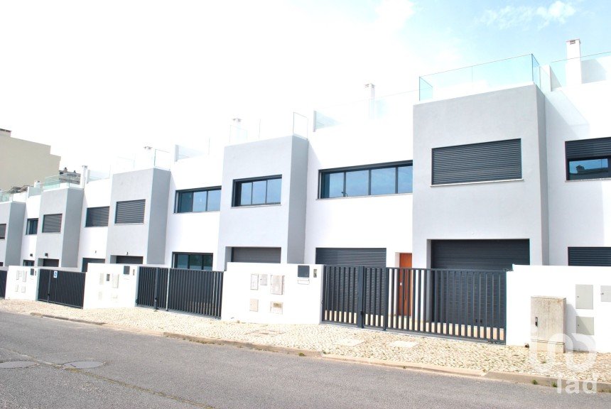 Casa / Villa T3 em Quelfes de 141 m²