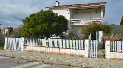 Maison traditionnelle T5 à Miranda do Corvo de 247 m²