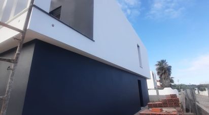 House T4 in Azeitão (São Lourenço e São Simão) of 210 m²